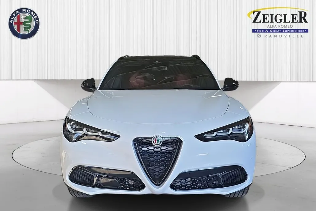2025 Alfa Romeo Stelvio Sprint Base photo 1