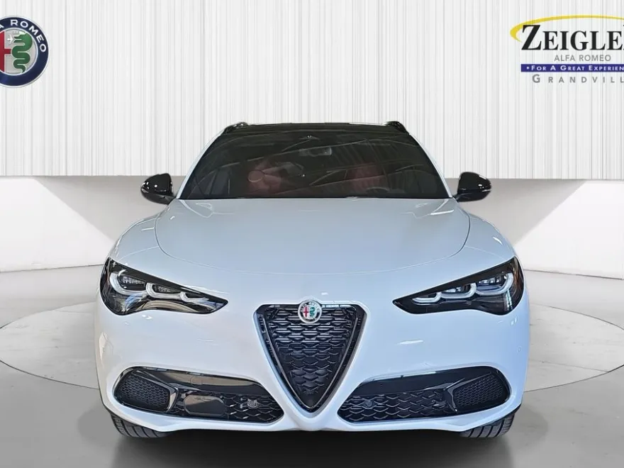 2025 Alfa Romeo Stelvio Sprint Base photo 1