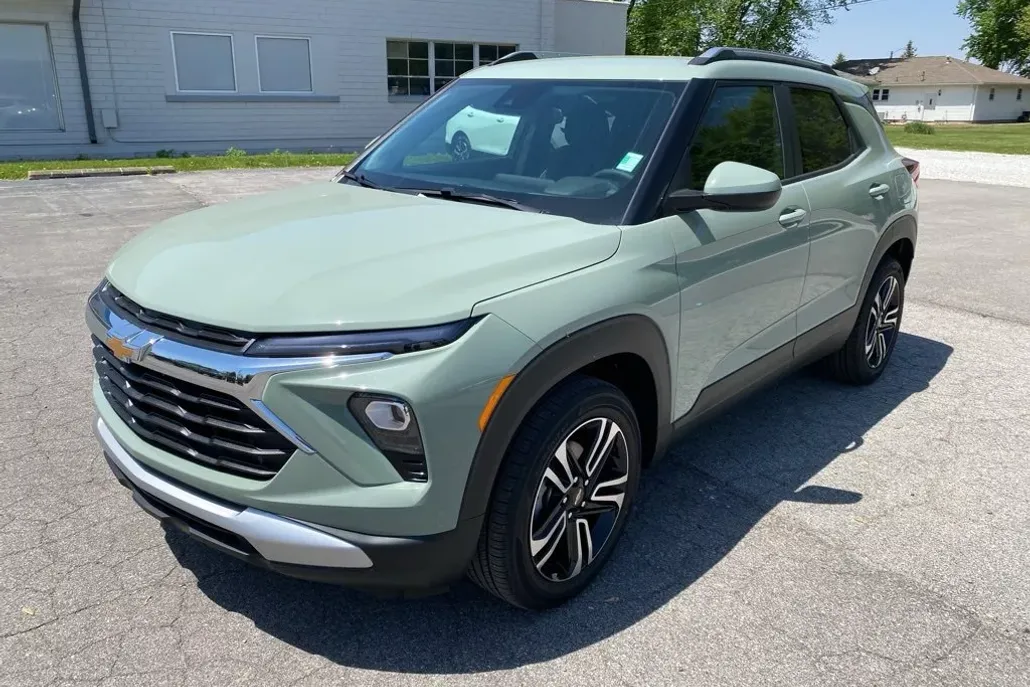 2025 Chevrolet Trailblazer LT photo 1