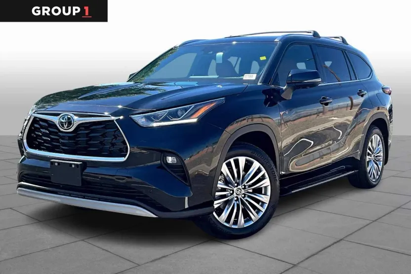 2025 Toyota Highlander Platinum photo 1