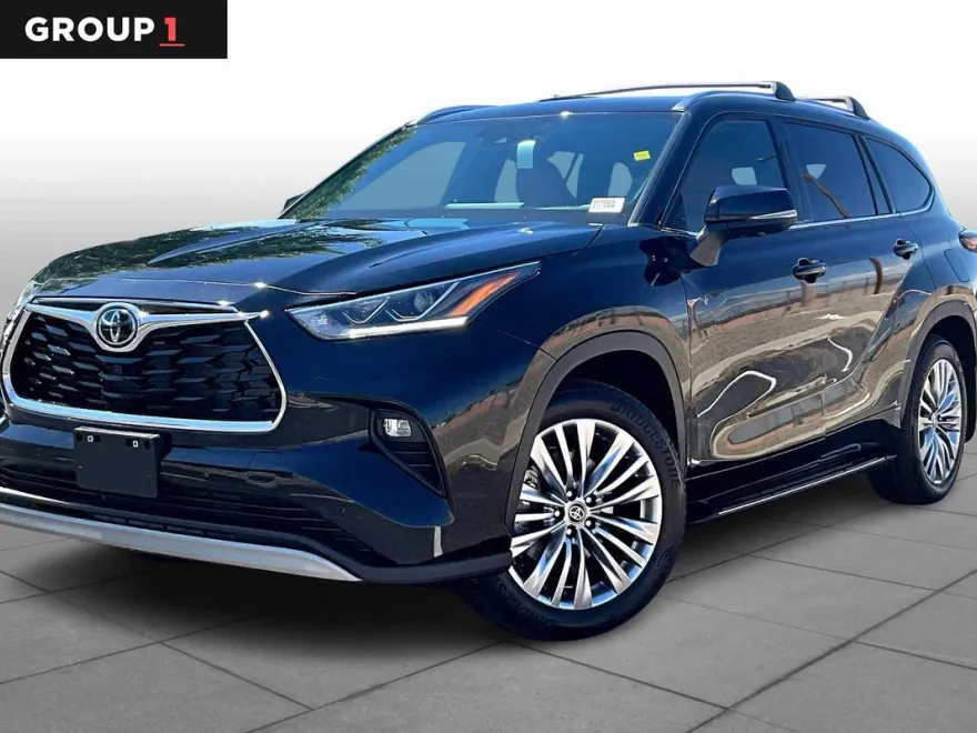2025 Toyota Highlander Platinum photo 1