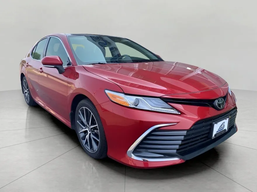 2023 Toyota Camry XLE photo 1