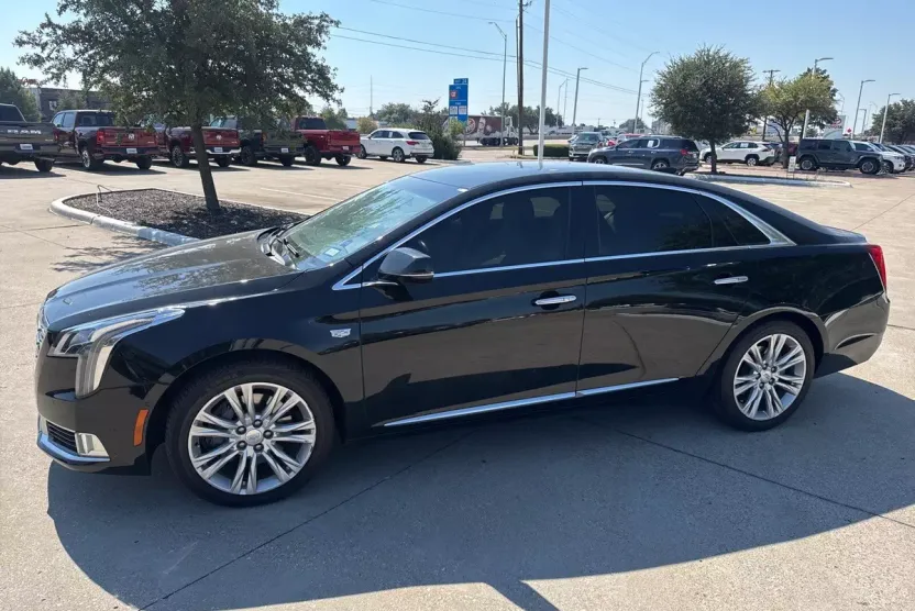 2019 Cadillac XTS Luxury photo 1