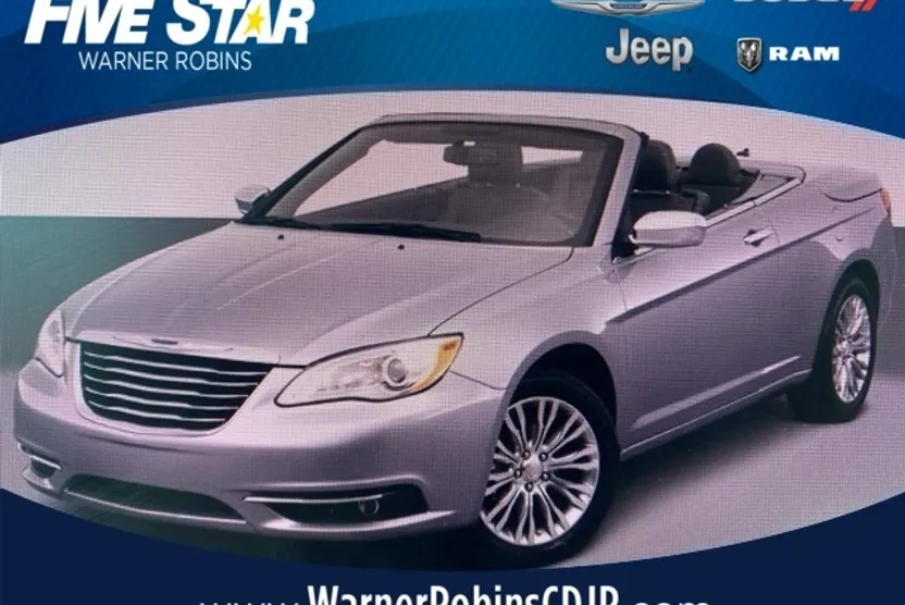 2013 Chrysler 200 S photo 1