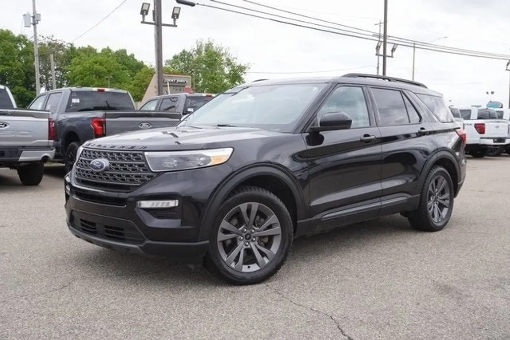 2022 Ford Explorer XLT Sport photo 1