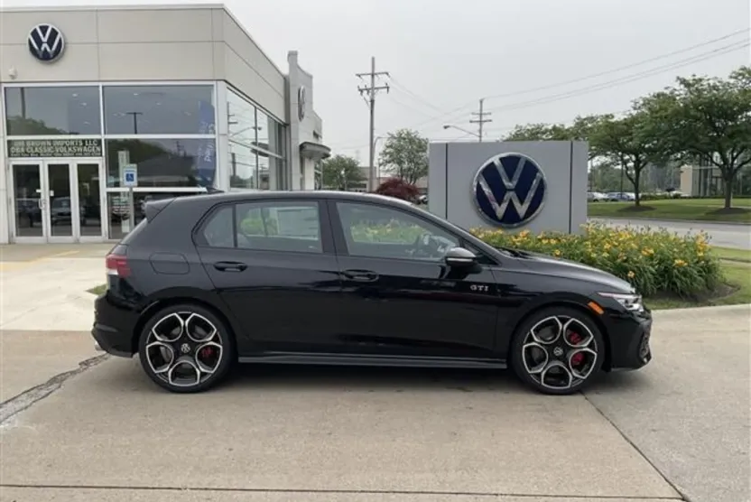 2025 Volkswagen Golf GTI Autobahn photo 1