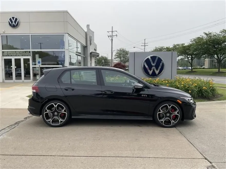 2025 Volkswagen Golf GTI Autobahn photo 1
