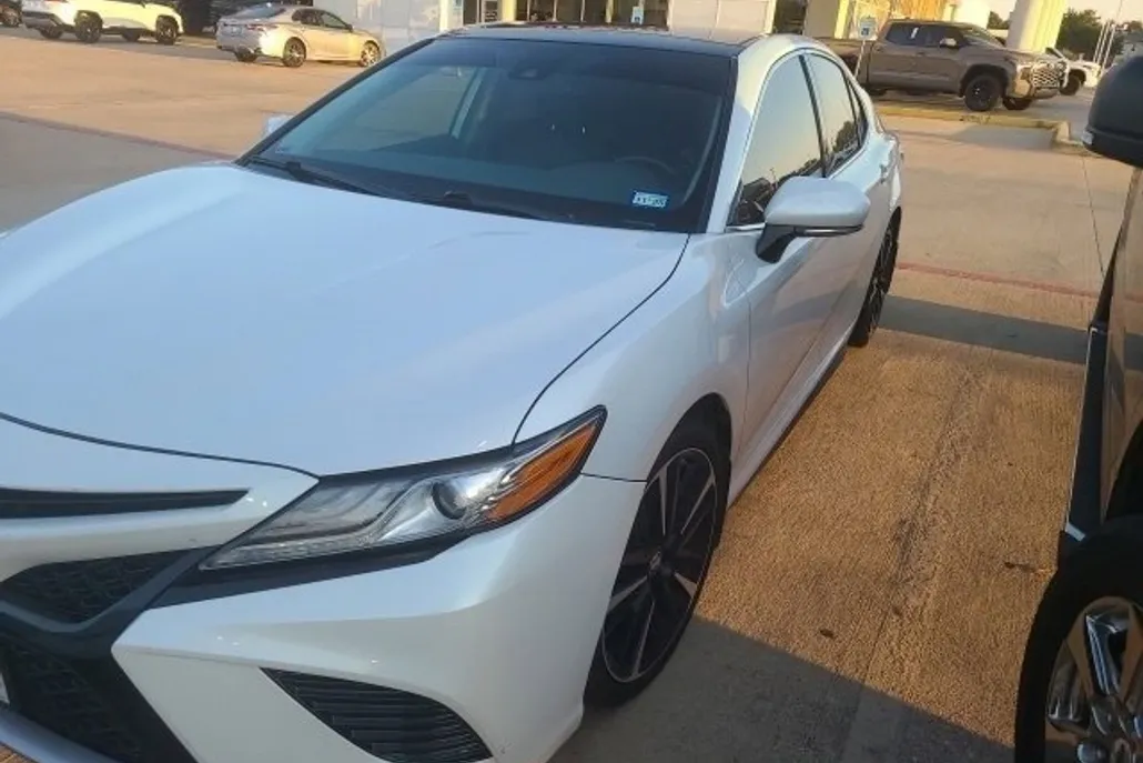 2019 Toyota Camry XSE photo 1