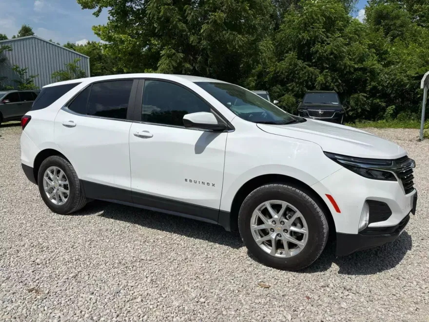 2022 Chevrolet Equinox LT photo 1