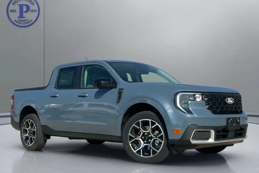 2025 Ford Maverick Lariat photo 1