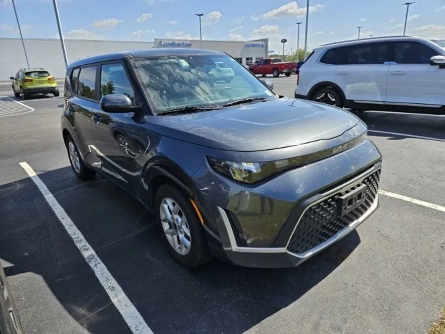 2024 Kia Soul LX photo 1