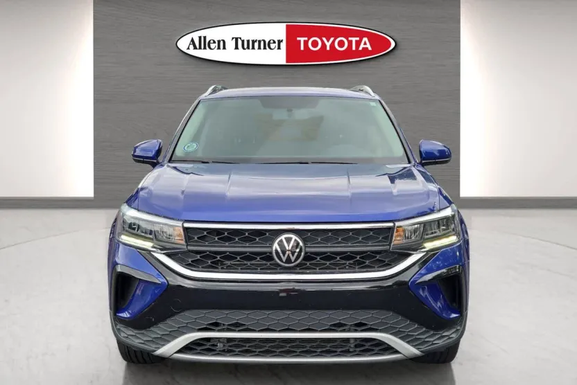 2022 Volkswagen Taos SE photo 1