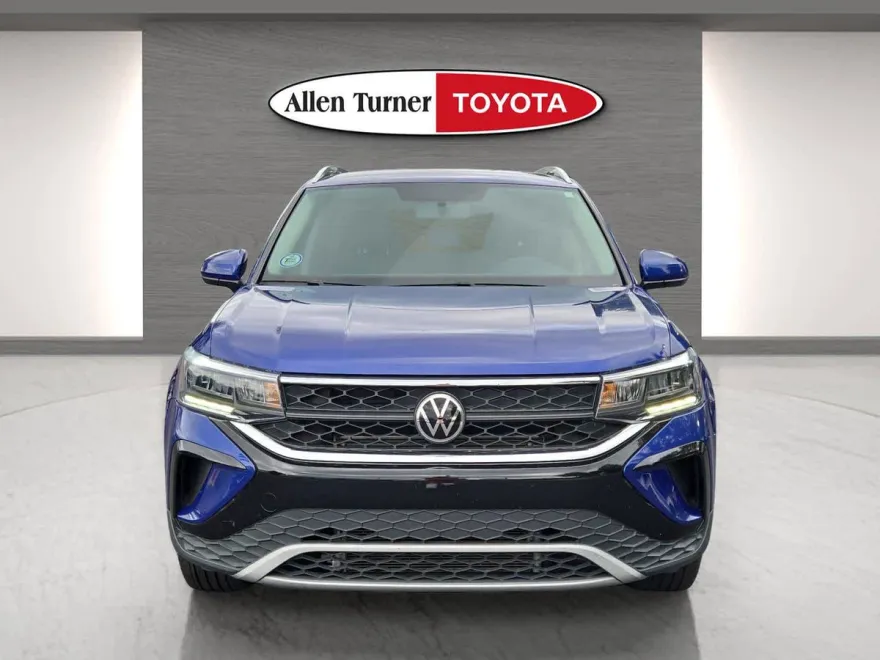 2022 Volkswagen Taos SE photo 1