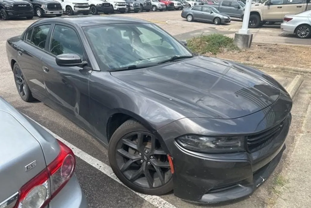 2019 Dodge Charger SXT photo 1