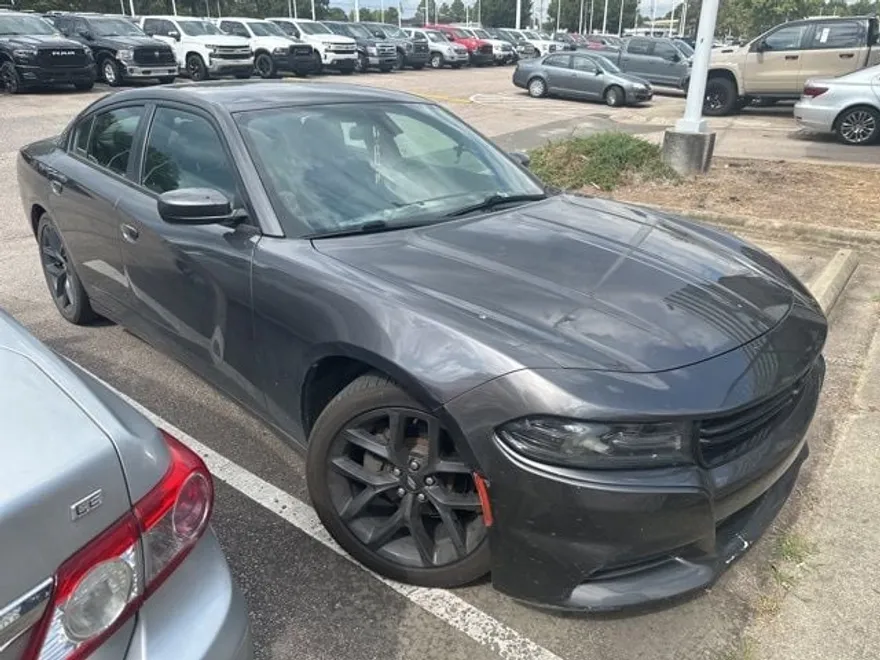2019 Dodge Charger SXT photo 1