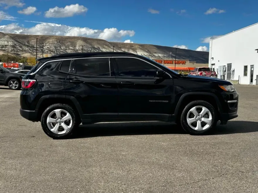 2017 Jeep Compass Latitude photo 1