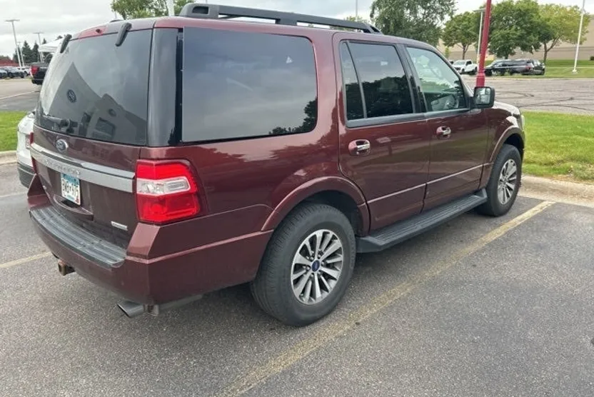 2017 Ford Expedition XLT photo 1