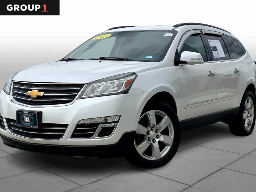 2017 Chevrolet Traverse Premier photo 1