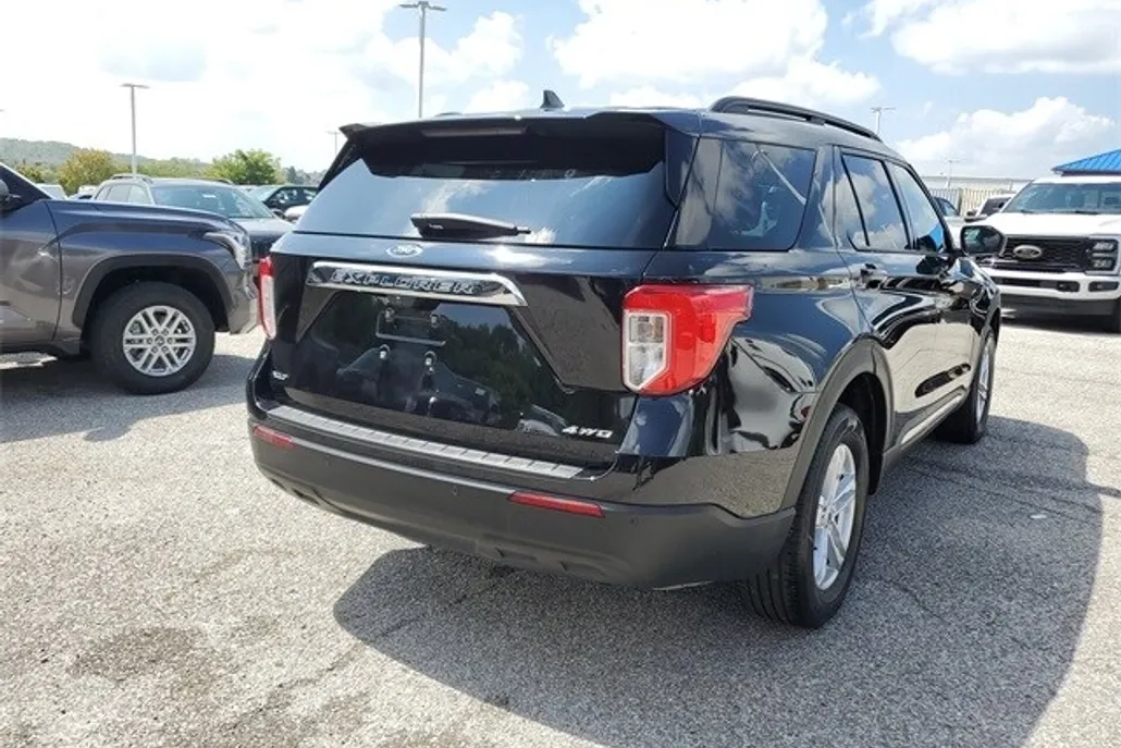 2021 Ford Explorer XLT photo 1