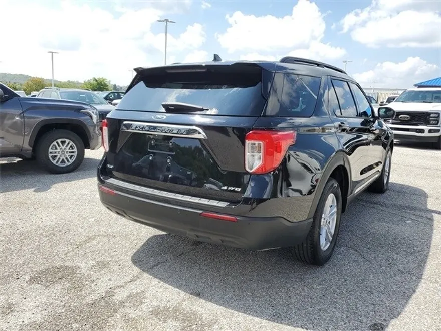 2021 Ford Explorer XLT photo 1
