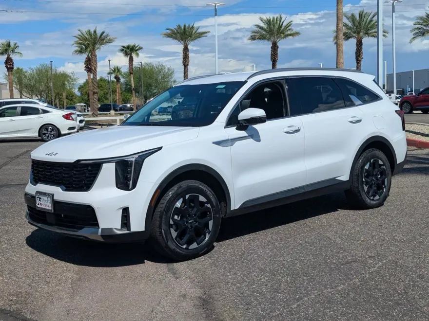 2024 Kia Sorento S photo 1