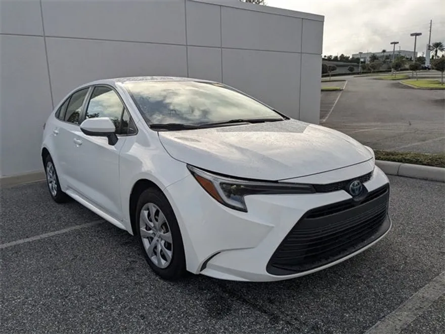 2023 Toyota Corolla Hybrid LE photo 1