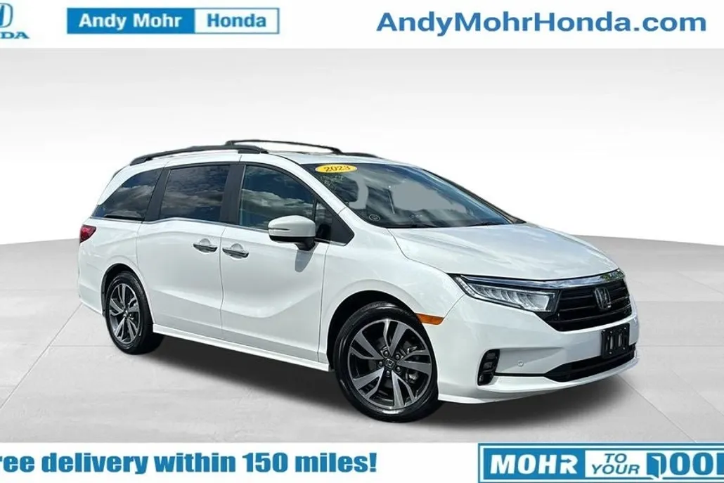 2023 Honda Odyssey Touring photo 1