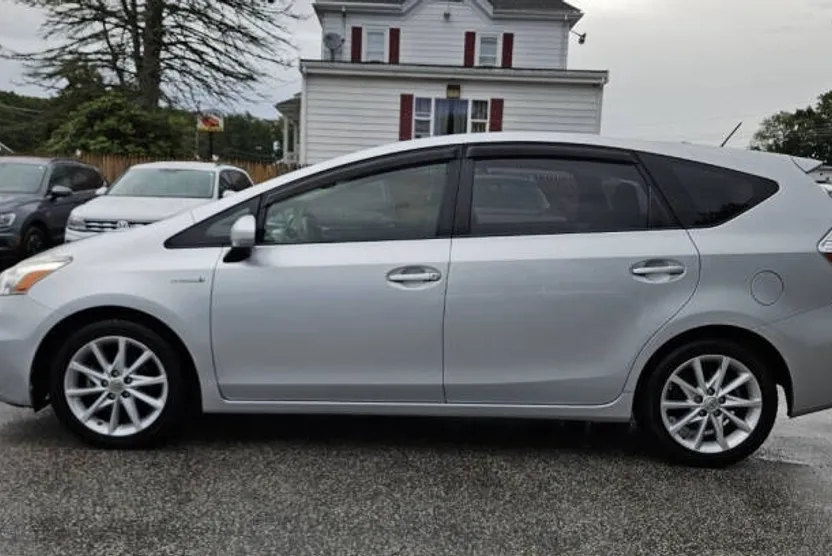 2012 Toyota Prius V Five photo 1