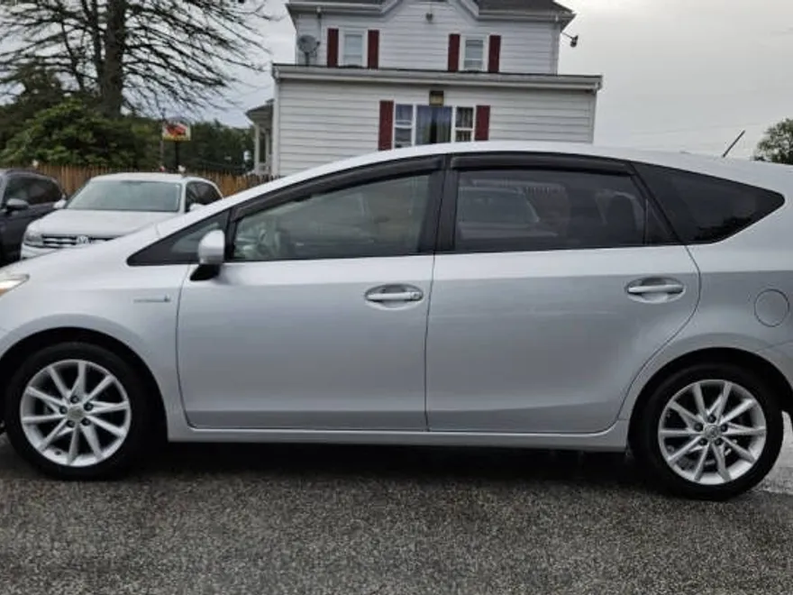 2012 Toyota Prius V Five photo 1