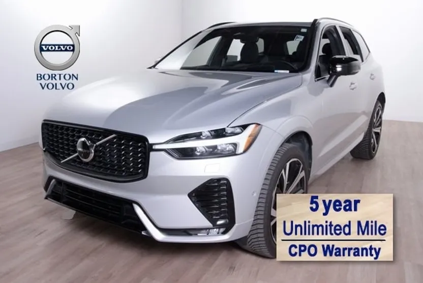 2022 Volvo XC60 R-Design photo 1