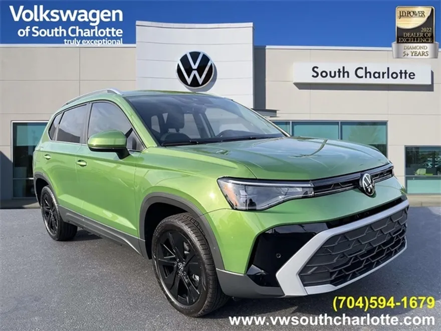 2025 Volkswagen Taos SE photo 1