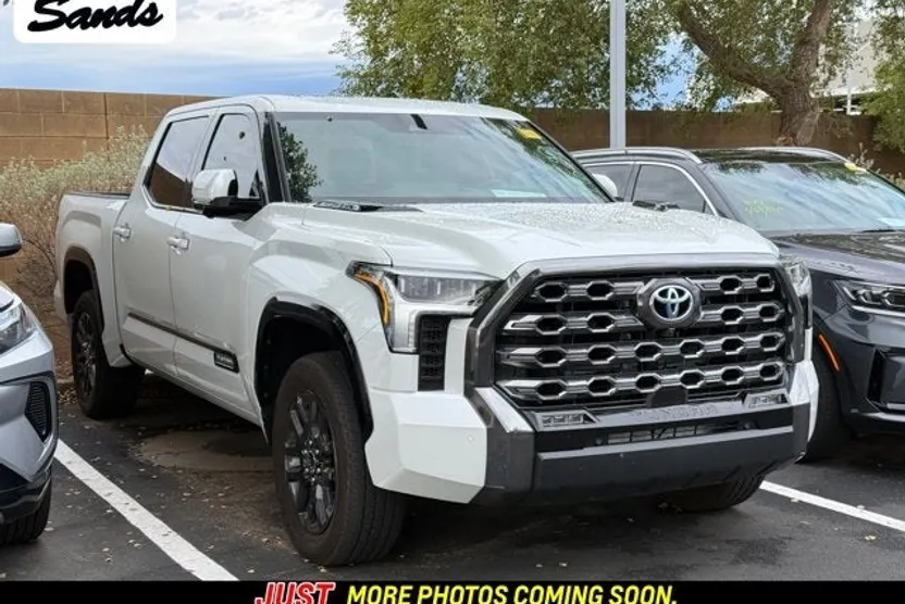 2023 Toyota Tundra Platinum photo 1