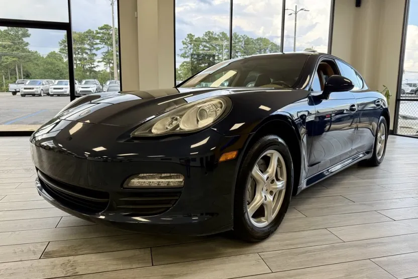 2011 Porsche Panamera photo 1