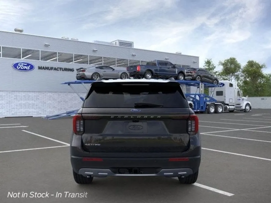 2025 Ford Explorer photo 1