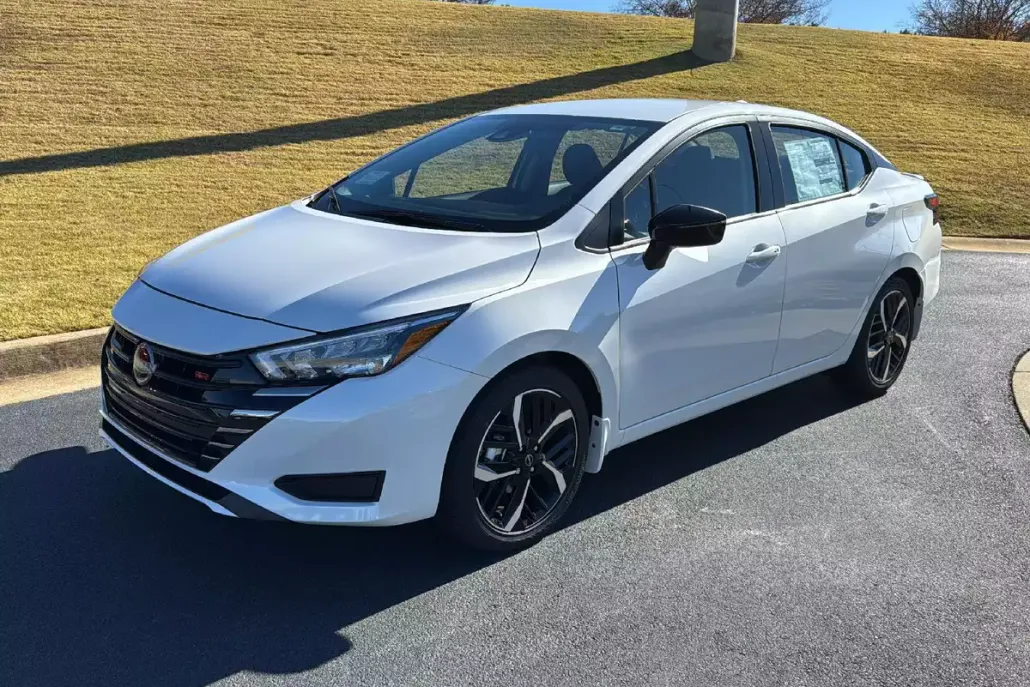 2025 Nissan Versa SR photo 1