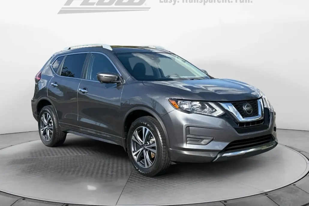 2019 Nissan Rogue SV photo 1