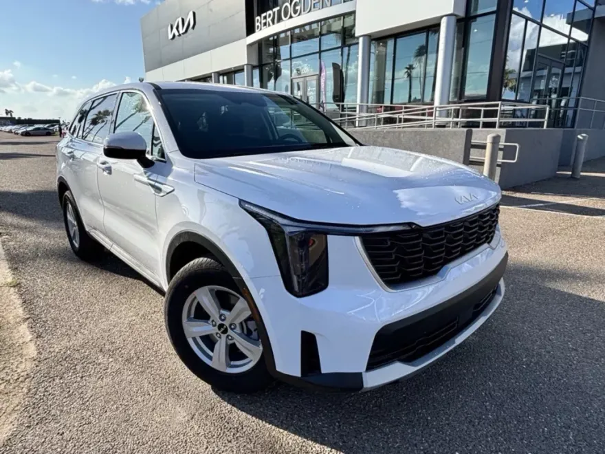 2026 Kia Sorento LX photo 1