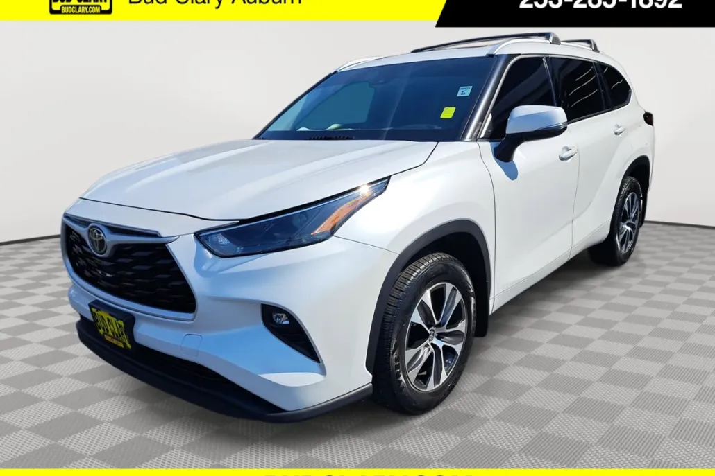 2022 Toyota Highlander XLE photo 1