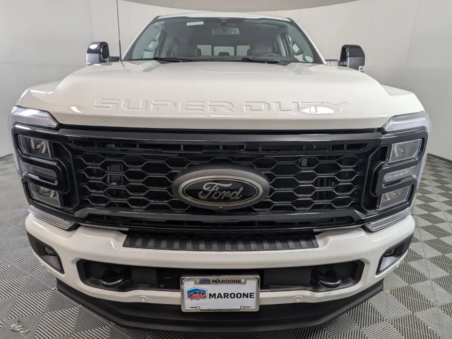2025 Ford F-350 Lariat photo 1