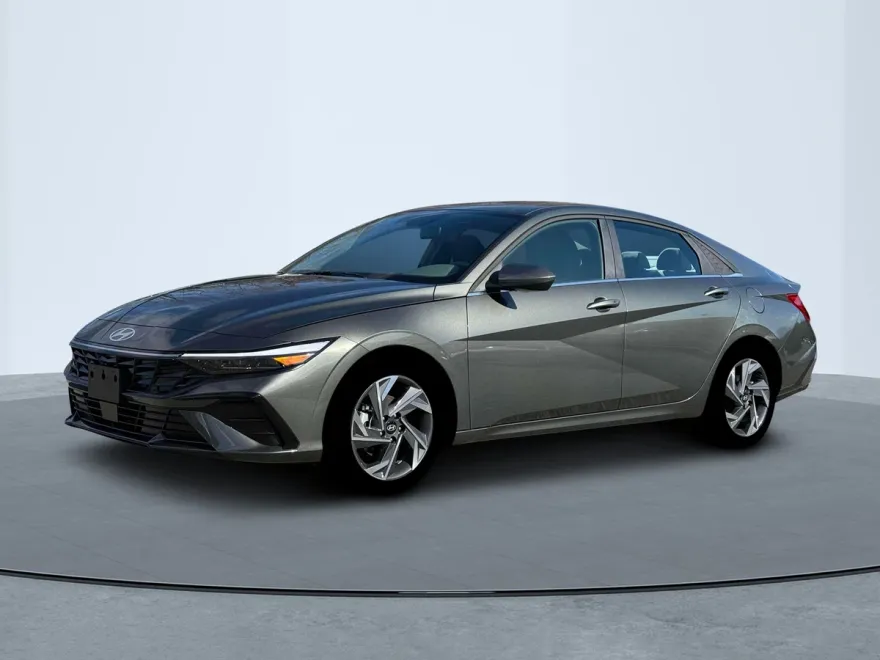 2025 Hyundai Elantra SEL Convenience photo 1