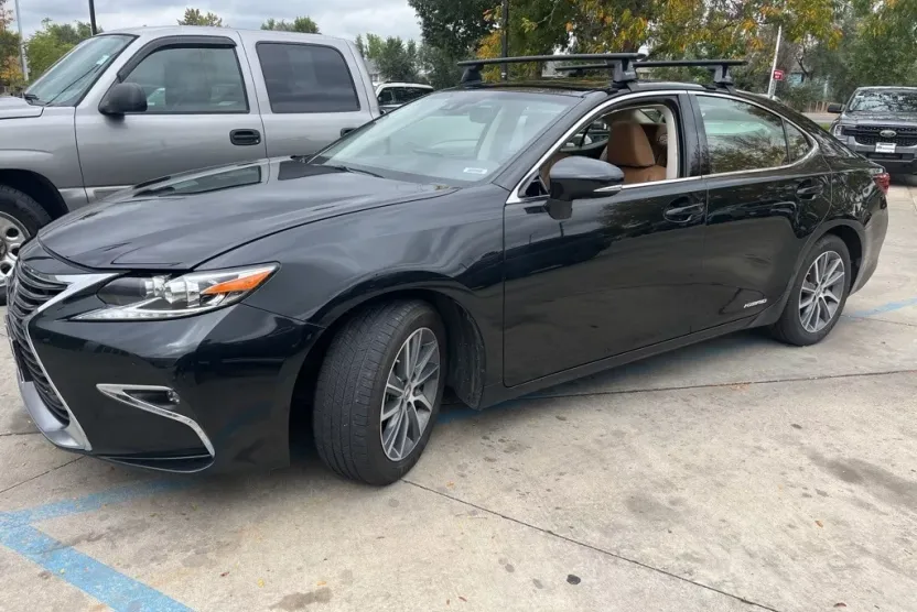 2017 Lexus ES 300h photo 1