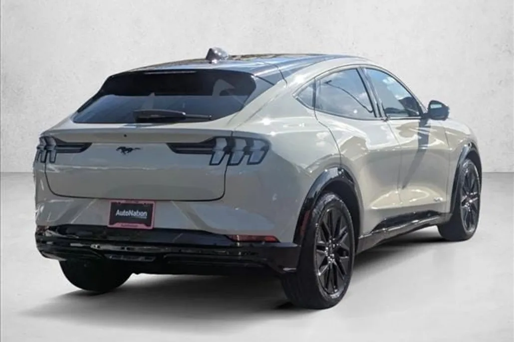2025 Ford Mustang Mach-E Premium photo 1