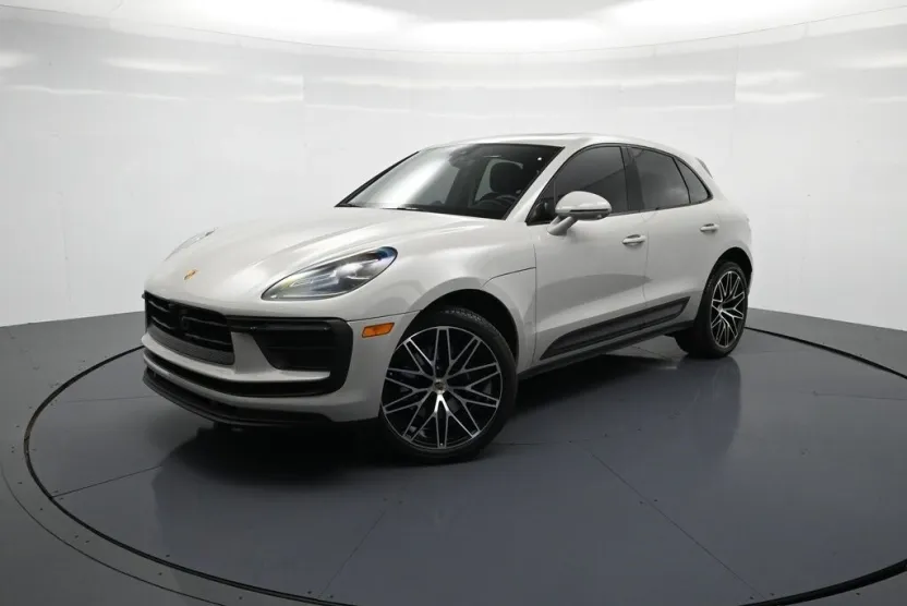 2023 Porsche Macan T photo 1