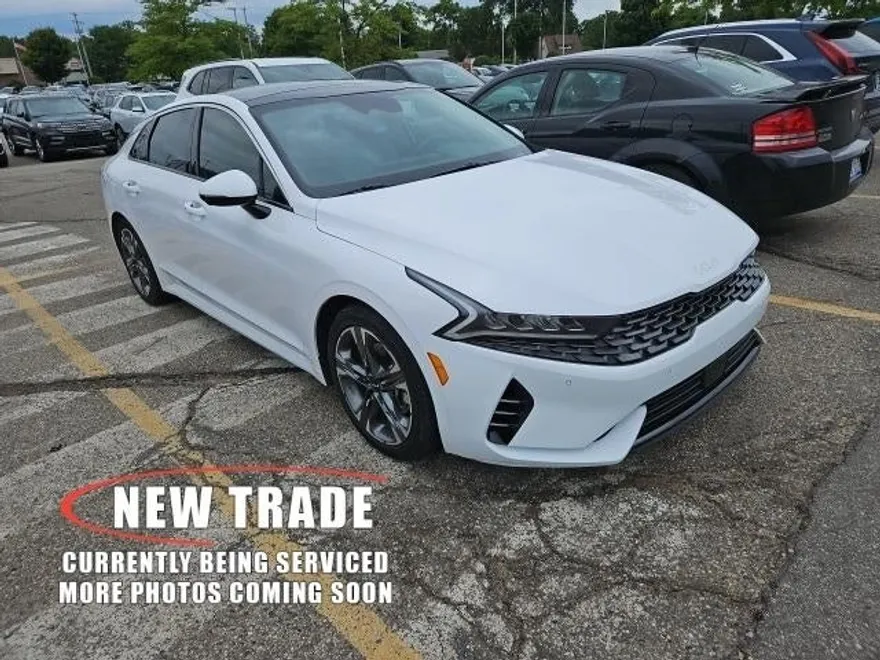 2022 Kia K5 EX photo 1