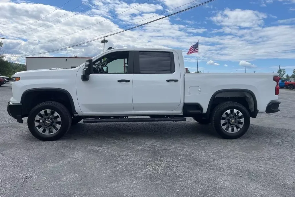 2024 Chevrolet Silverado 2500HD Custom photo 1