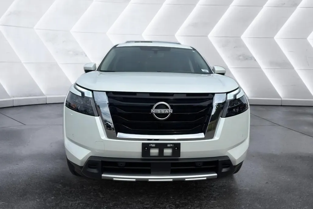 2025 Nissan Pathfinder SL photo 1