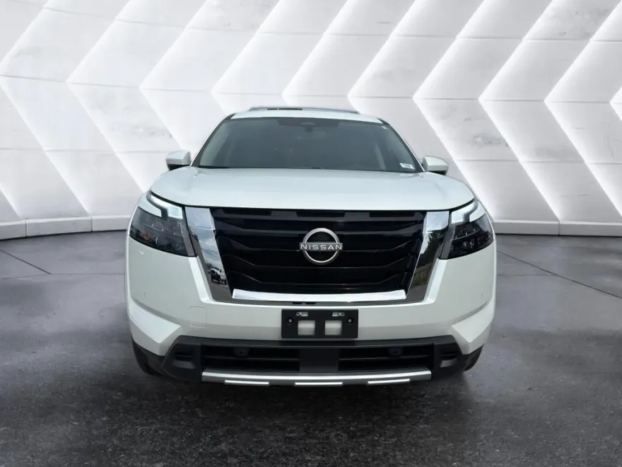 2025 Nissan Pathfinder SL photo 1
