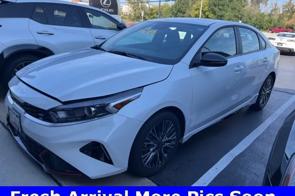 2024 Kia Forte GT-Line photo 1