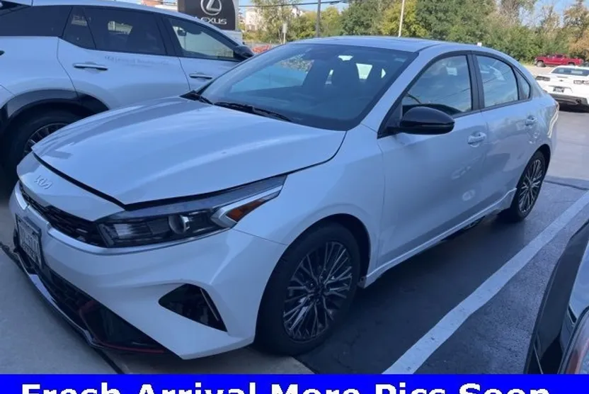 2024 Kia Forte GT-Line photo 1