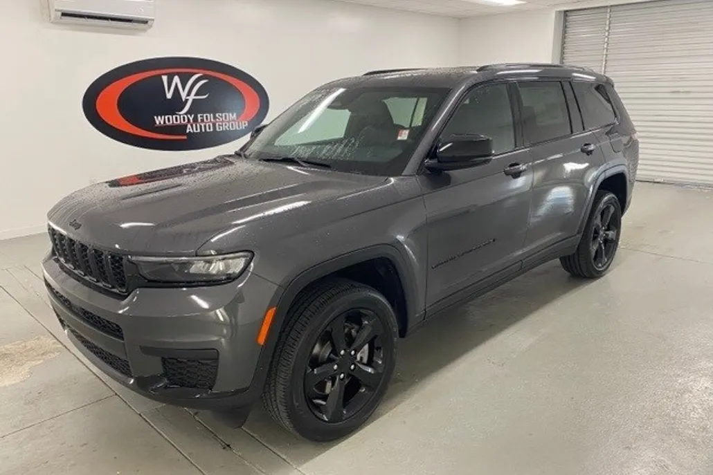 2025 Jeep Grand Cherokee Altitude photo 1